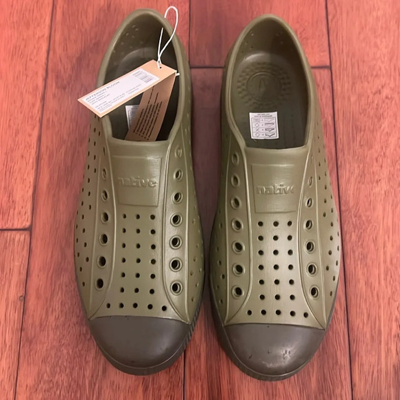 Native Shoes Shoes - NWT Native Jefferson BloomWaterproof Army Green Shoes SIze US Men's 7 Women's 9